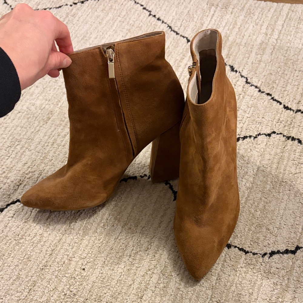 Kenneth Cole Brown pointed Suede Heeled Boots size 9
